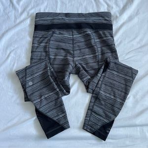 Lululemon leggings Black and White size 6